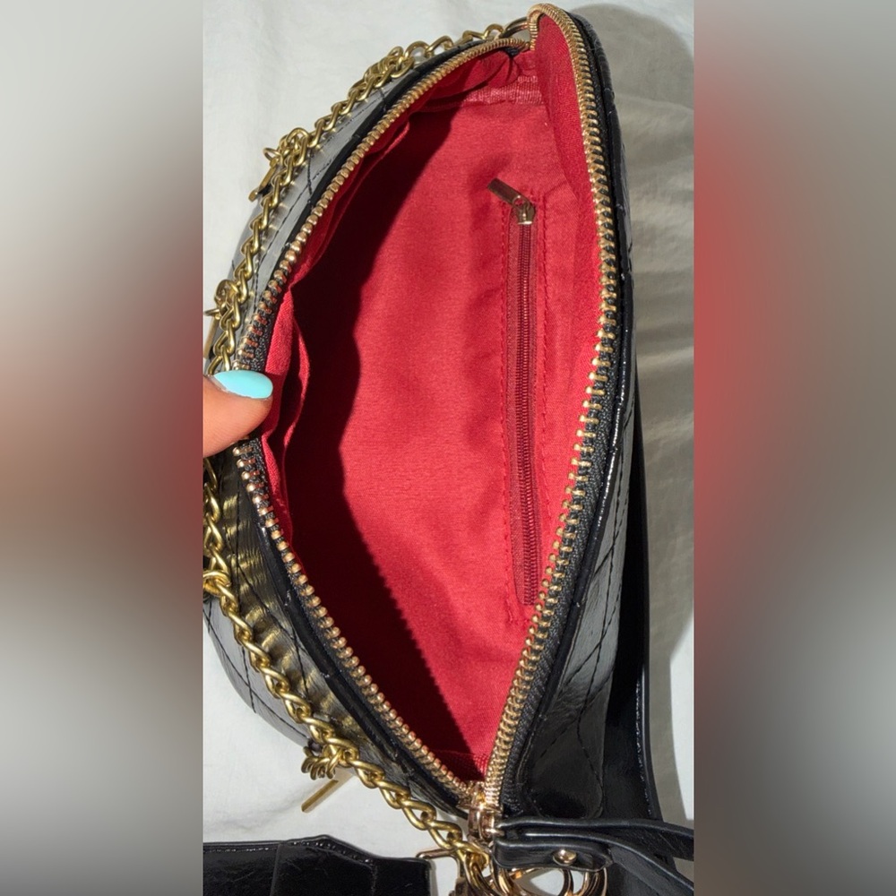 👑✅PRICE FIRM✅ Stylish Black Bum Shoulder Bag with Gold Brass Charms. NWOT - Picture 13 of 17